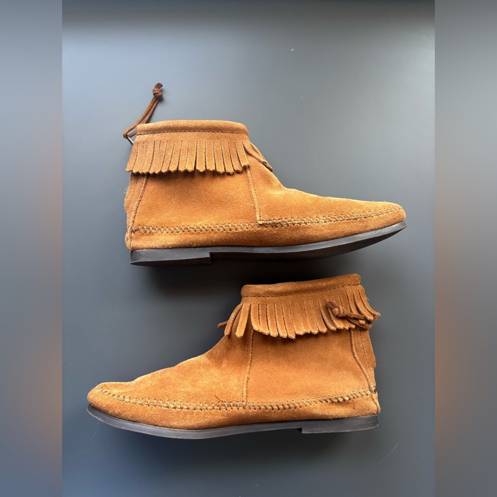Vintage Inspired Minnetonka Back Zip Hardsole Boot- 7 - Picture 3 of 9